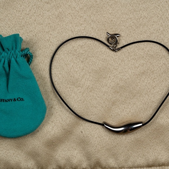 Tiffany & Co
Gehry Fish Toggle Pendant Necklace - Picture 2 of 3